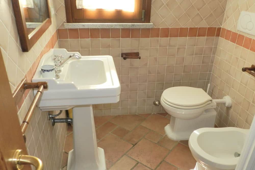 Photo of Bathroom in Patresi