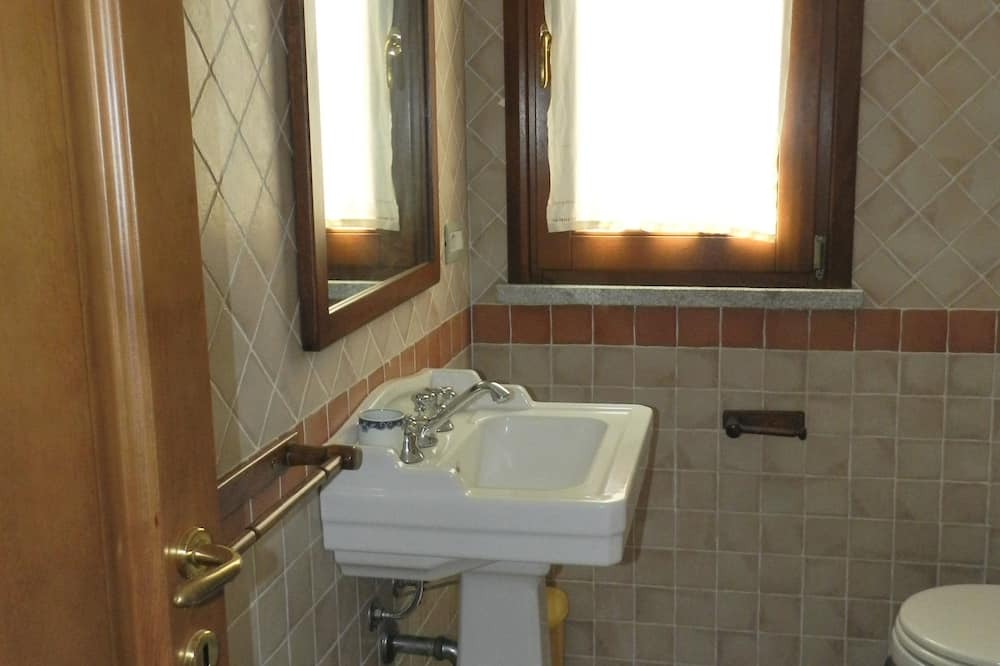 Photo of Bathroom in Patresi