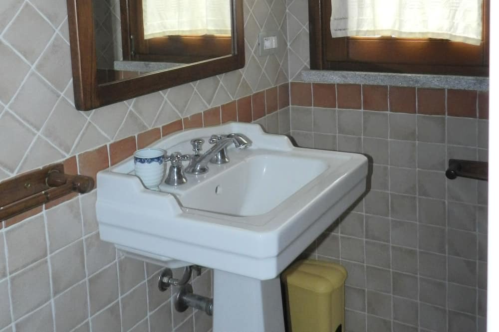 Photo of Bathroom in Patresi