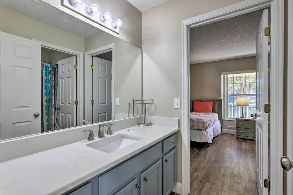 Photo of Bathroom in Florida Pines