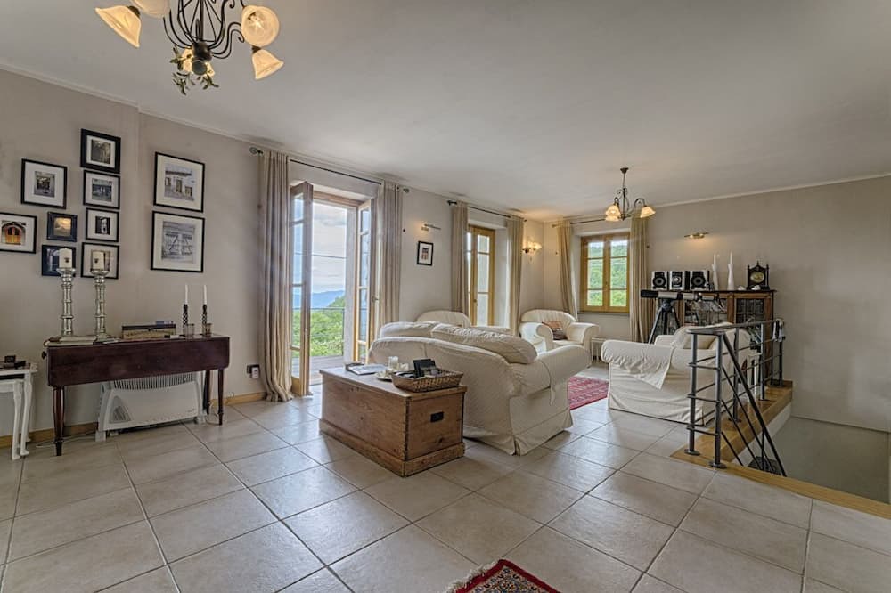 Photo of Livingroom in Licciana Nardi