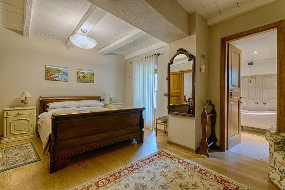 Photo of Bedroom in Licciana Nardi