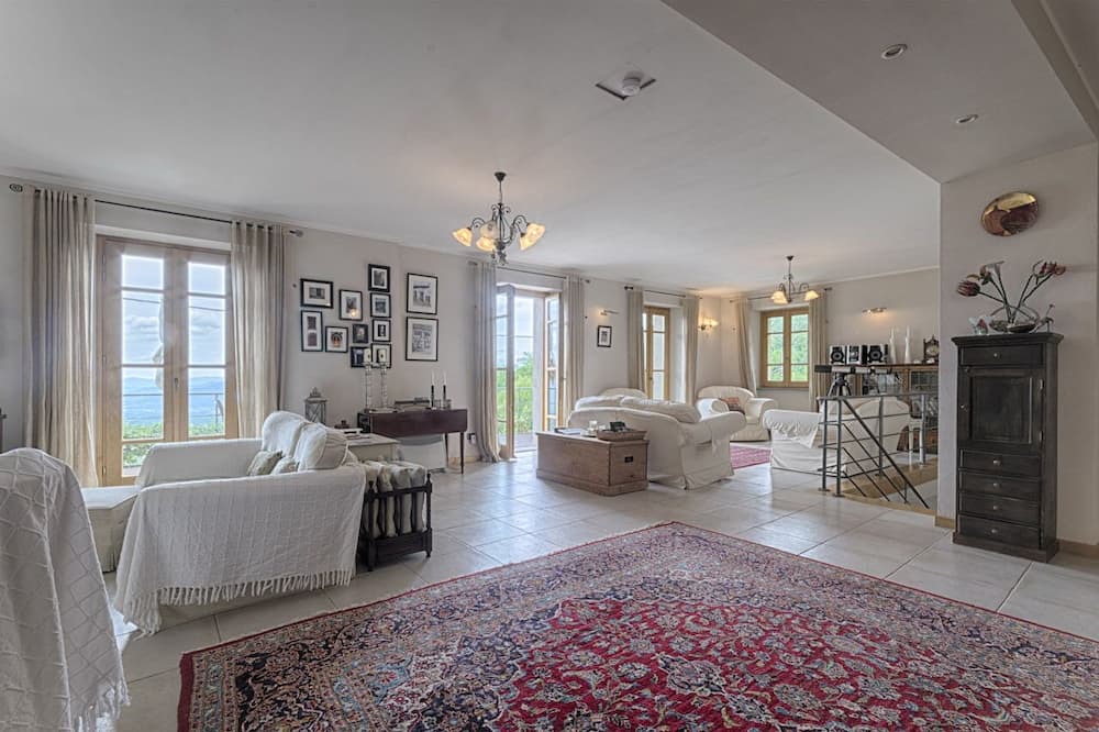 Photo of Livingroom in Licciana Nardi