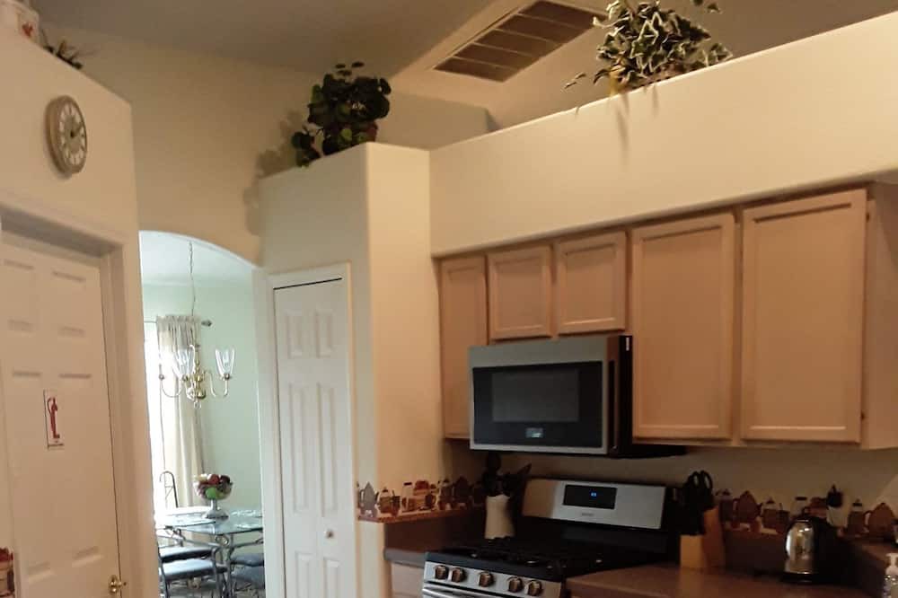 Photo of Kitchen in Greater Groves