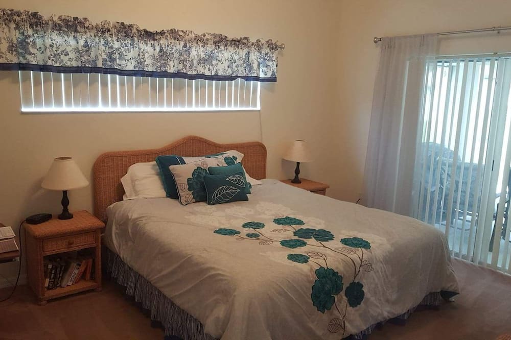 Photo of Bedroom in Greater Groves
