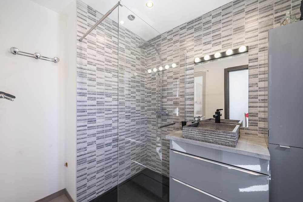 Photo of Bathroom in Saint-Jacques