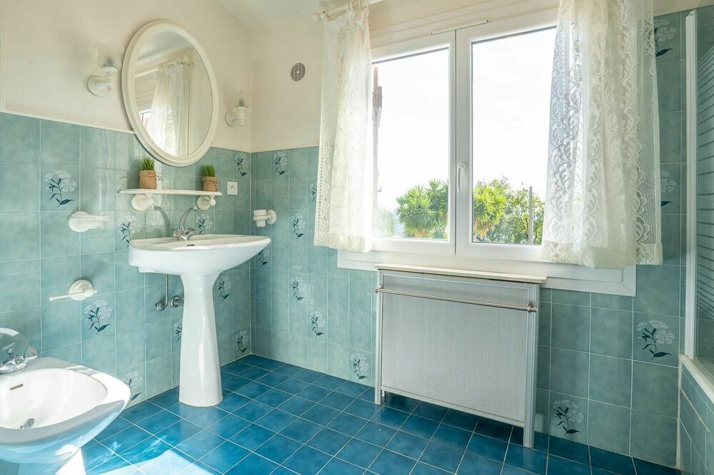Photo of Bathroom in Gattieres