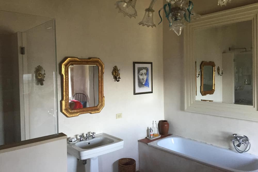 Photo of Bathroom in Villabuona