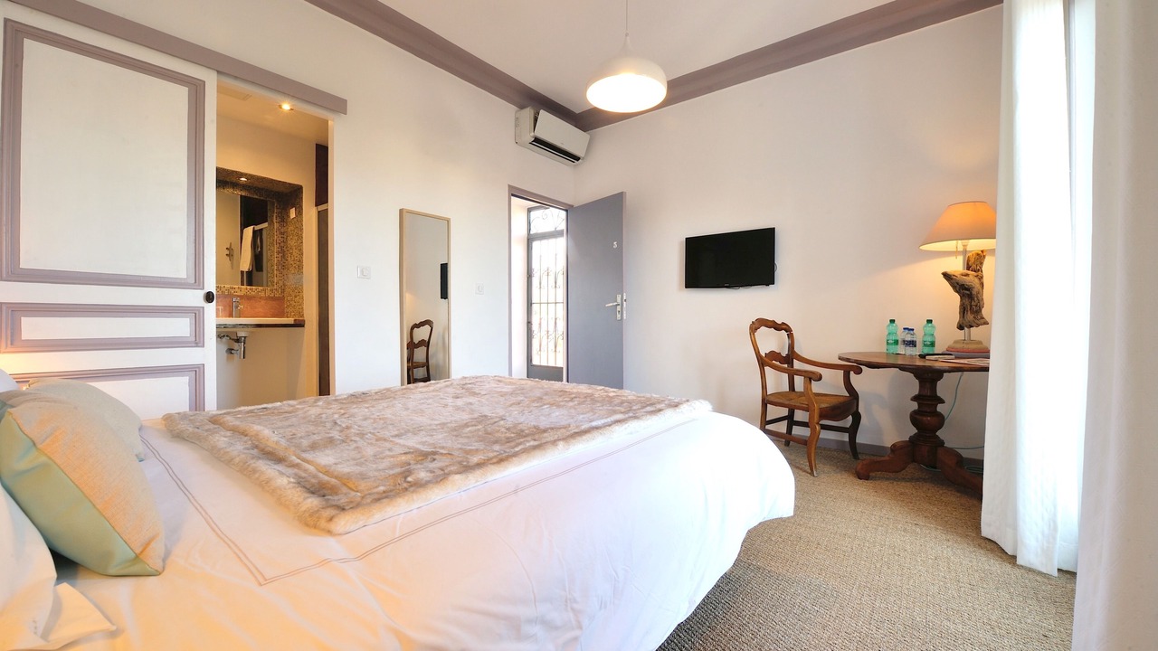 Photo of Bedroom in Riou - Petit Juas - Av de Grasse