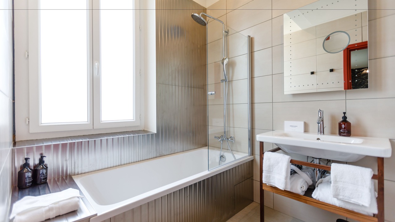 Photo of Bathroom in California - Pezou