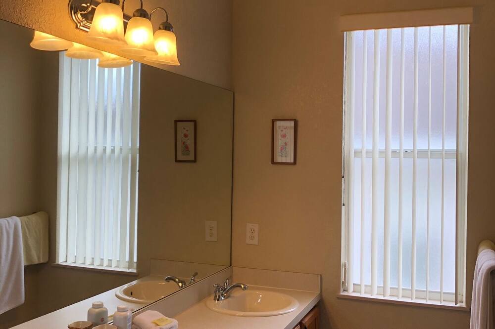 Photo of Bathroom in Highlands Reserve