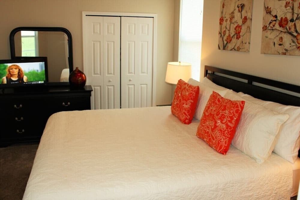 Photo of Bedroom in Florida Pines