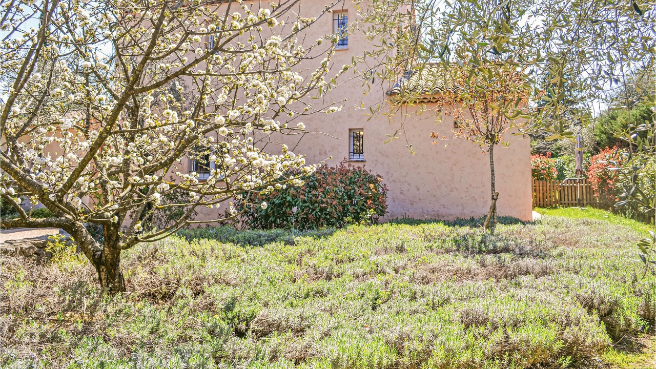 Photo of Outdoor in Saint-Jacques