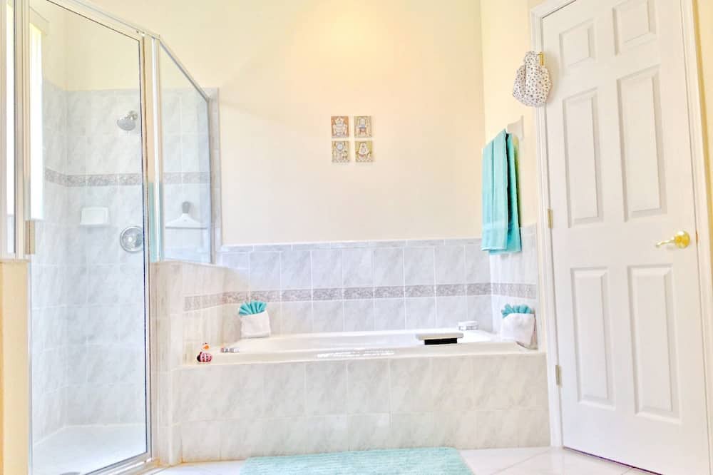 Photo of Bathroom in Sunset Lakes