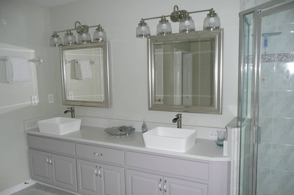 Photo of Bathroom in Sunset Lakes