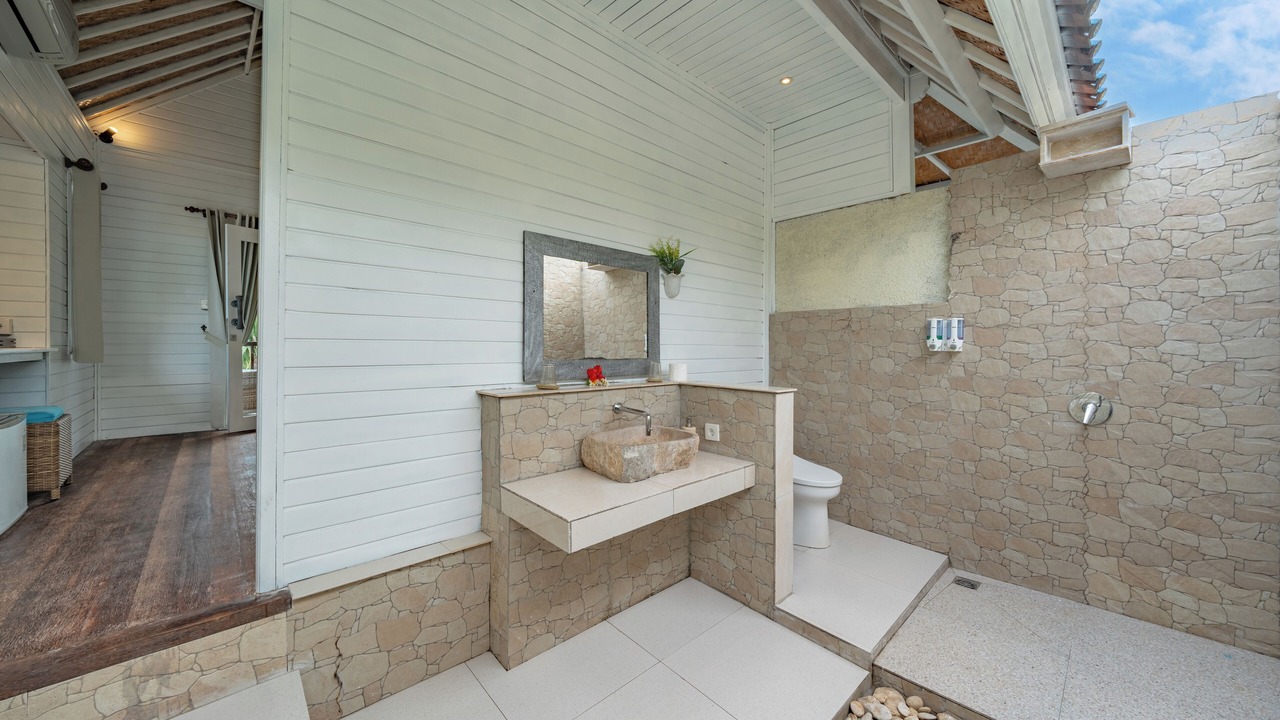 Photo of Bathroom in Mushroom Bay