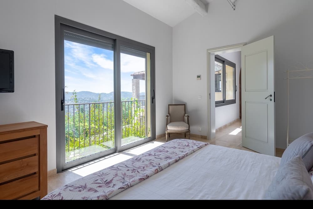 Photo of Bedroom in Speracedes