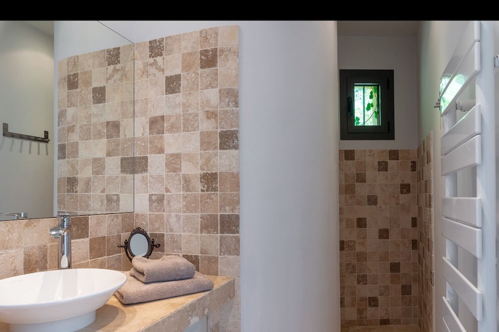 Photo of Bathroom in Speracedes
