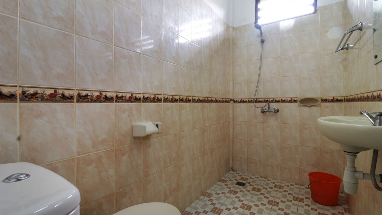 Photo of Bathroom in Tuk Tuk