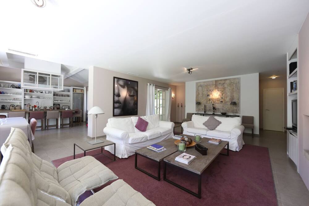 Photo of Livingroom in Saint-Tropez City Centre