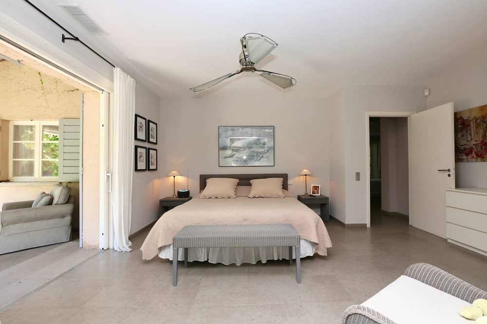 Photo of Bedroom in Saint-Tropez City Centre