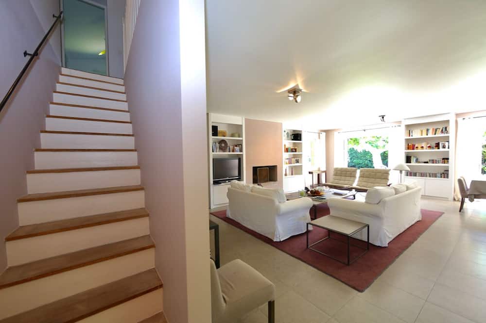 Photo of Livingroom in Saint-Tropez City Centre