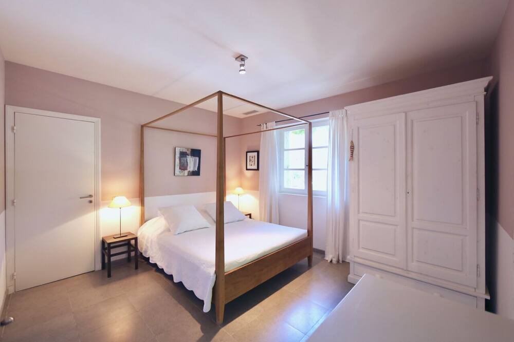 Photo of Bedroom in Saint-Tropez City Centre