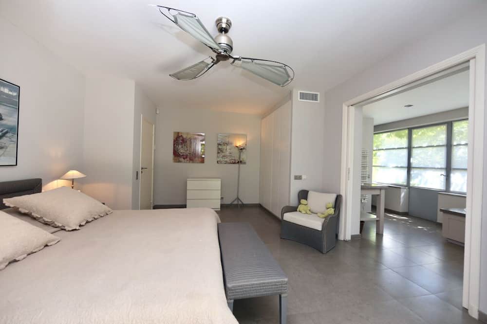 Photo of Bedroom in Saint-Tropez City Centre
