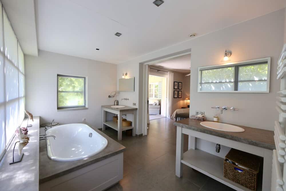 Photo of Bathroom in Saint-Tropez City Centre