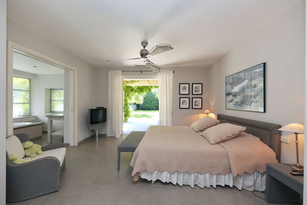 Photo of Bedroom in Saint-Tropez City Centre