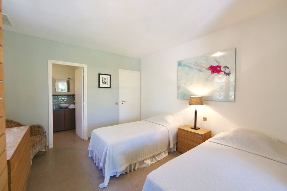 Photo of Bedroom in Saint-Tropez City Centre