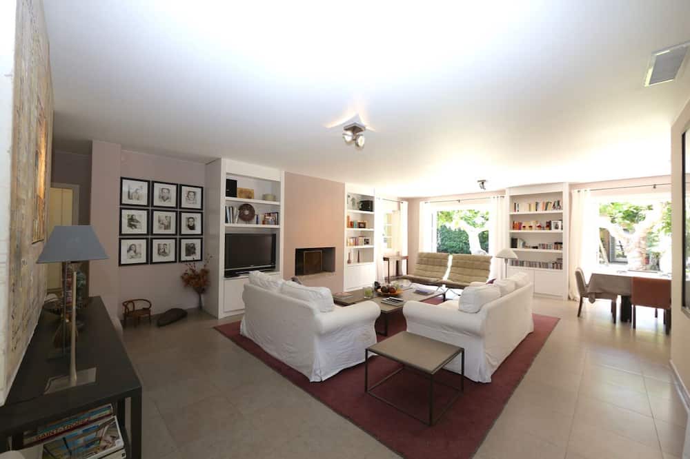 Photo of Livingroom in Saint-Tropez City Centre