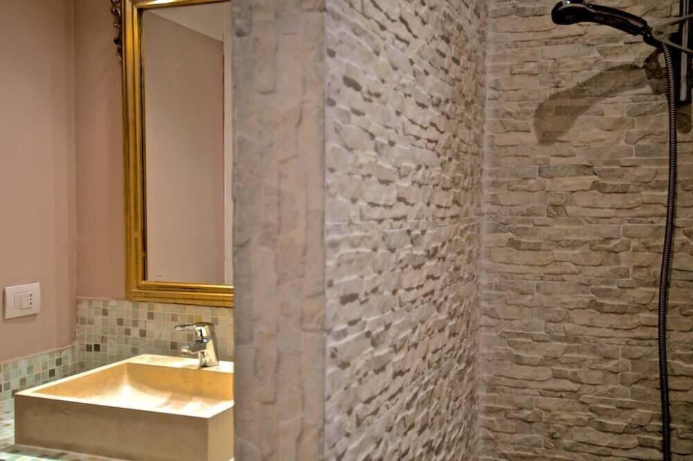 Photo of Bathroom in Levanto