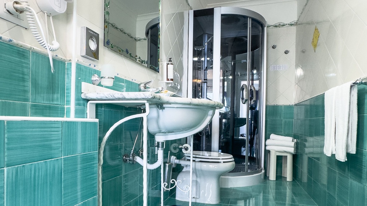 Photo of Bathroom in Furore