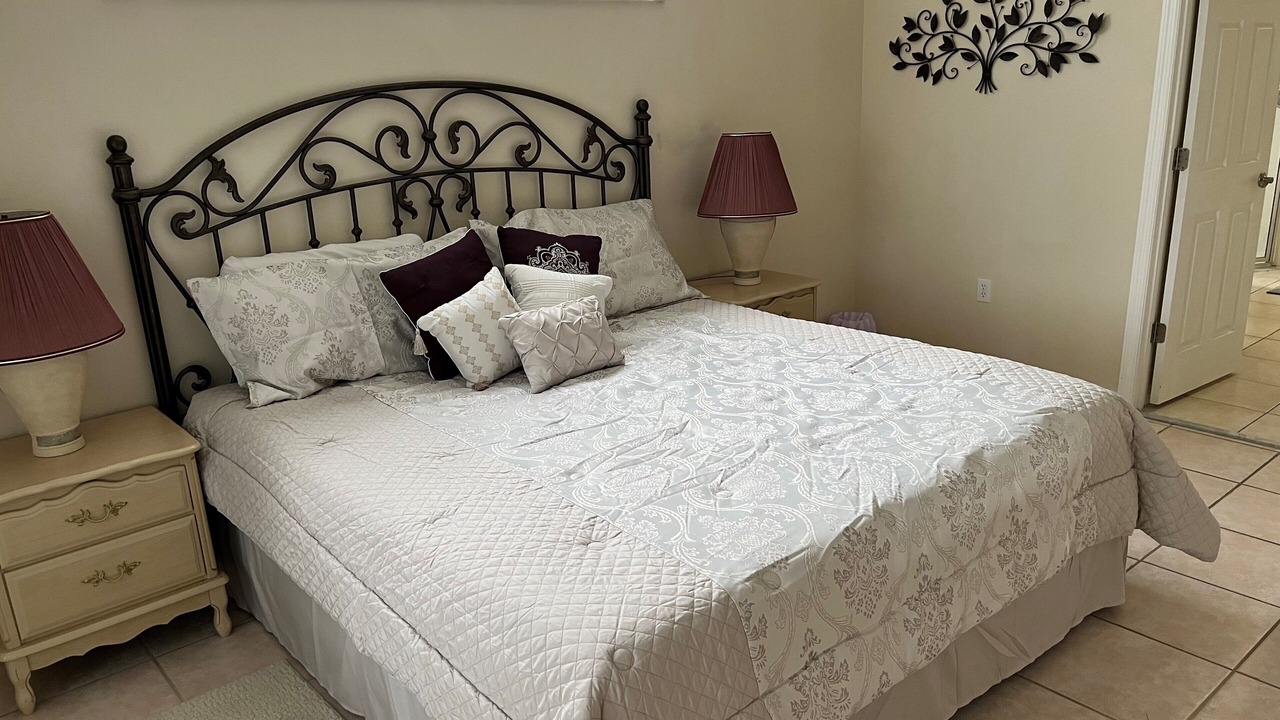 Photo of Bedroom in Sunset Lakes