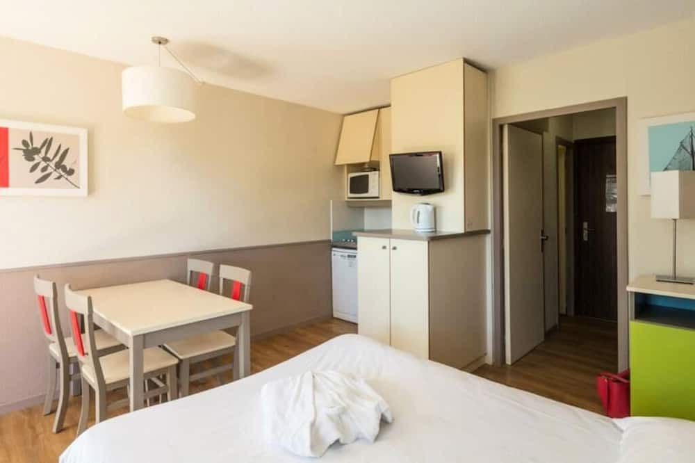 Photo of Bedroom in Mandelieu-La-Napoule