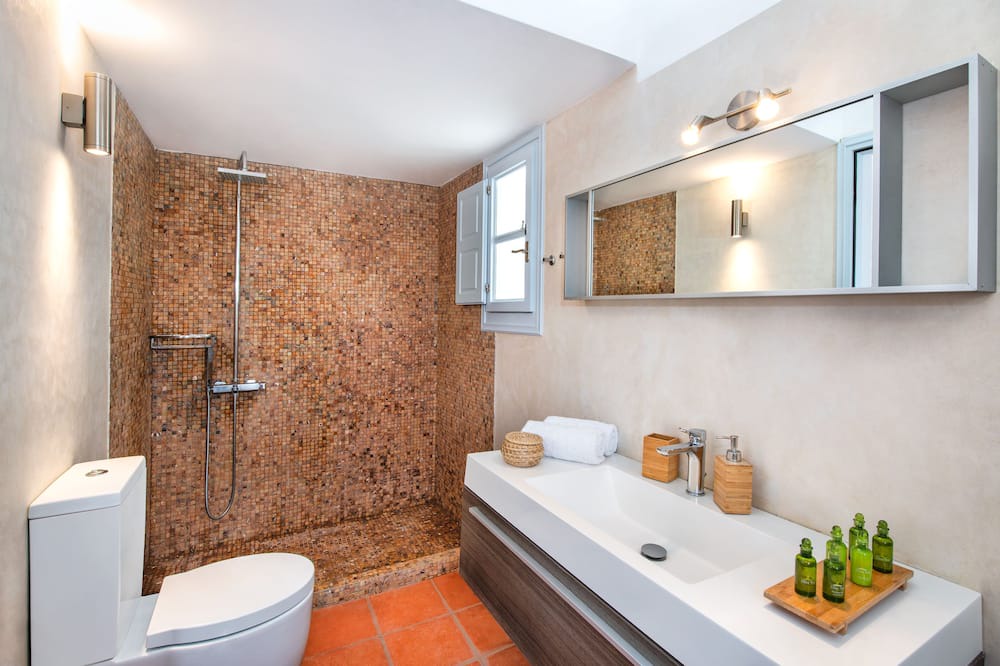 Photo of Bathroom in Karterados