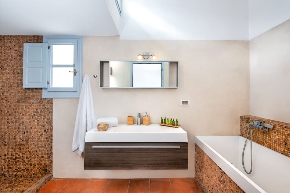Photo of Bathroom in Karterados