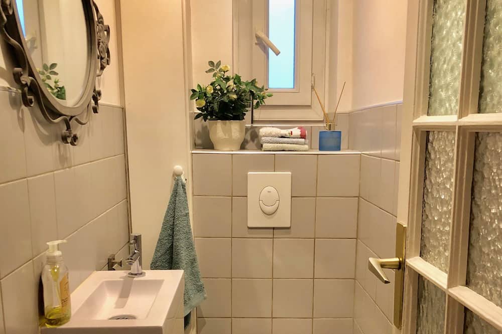 Photo of Bathroom in Liberation