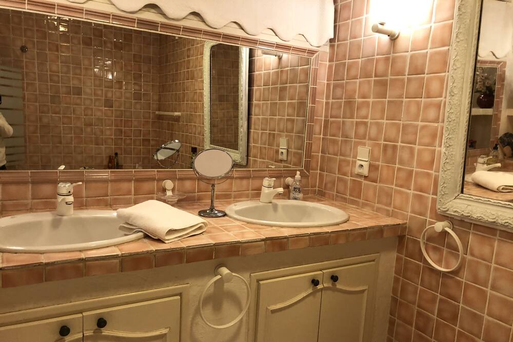Photo of Bathroom in Magagnosc