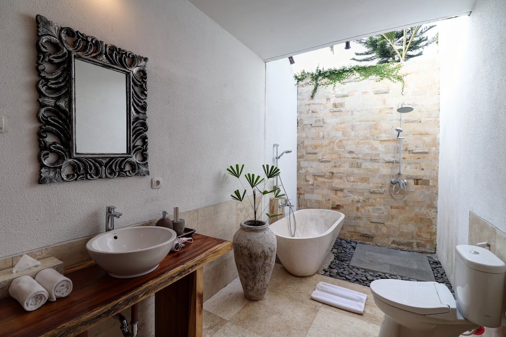 Photo of Bathroom in Kedewatan