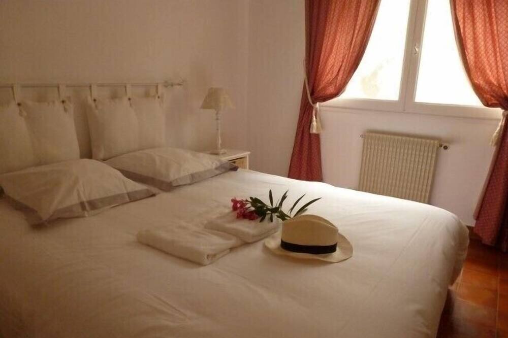 Photo of Bedroom in Saint-Jacques