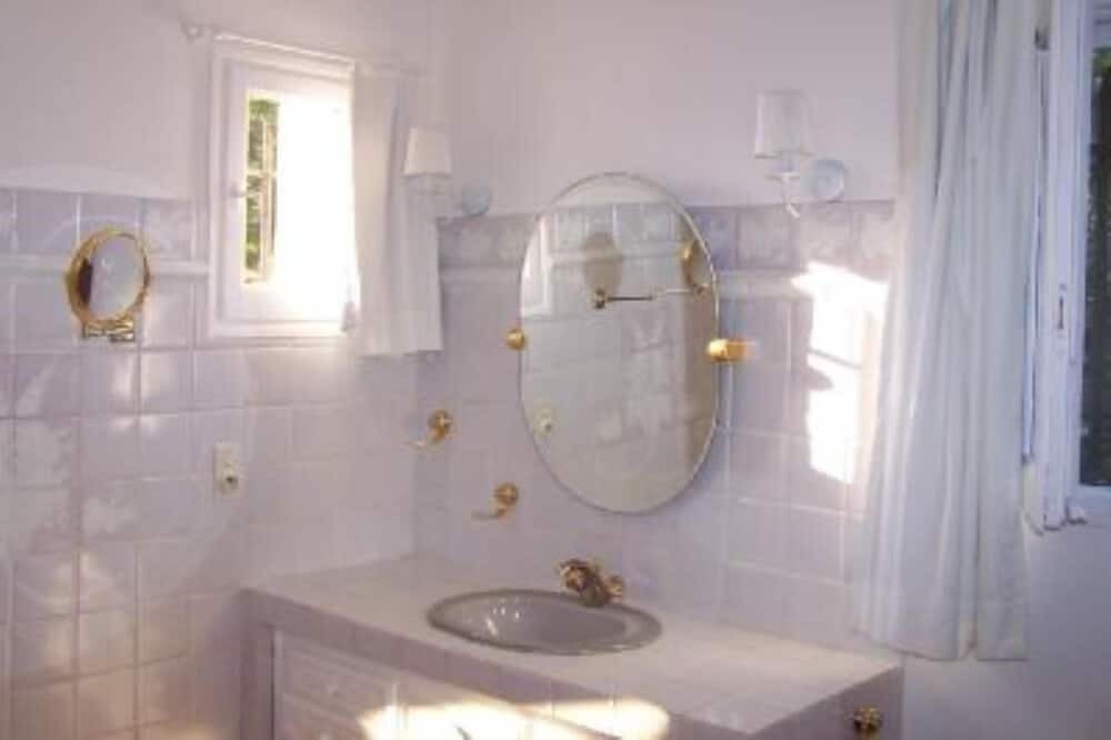 Photo of Bathroom in Saint-Jacques