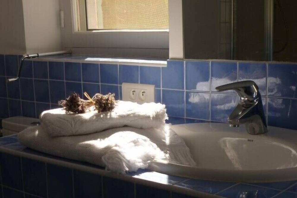 Photo of Bathroom in Saint-Jacques