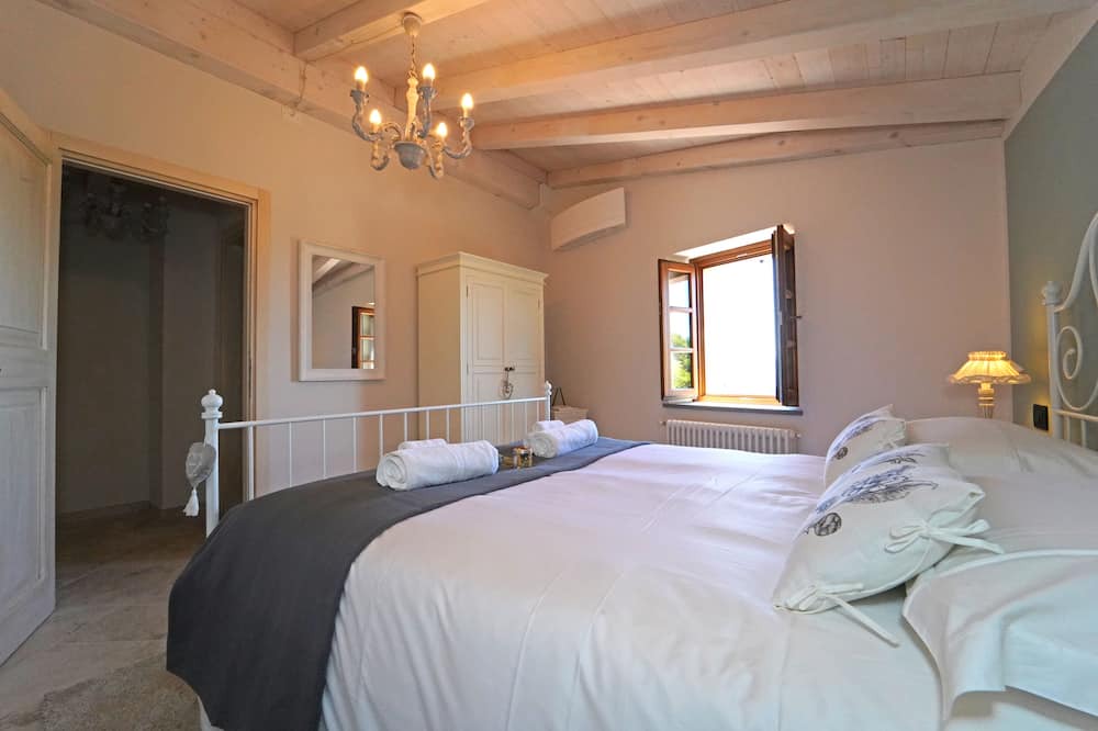 Photo of Bedroom in Licciana Nardi