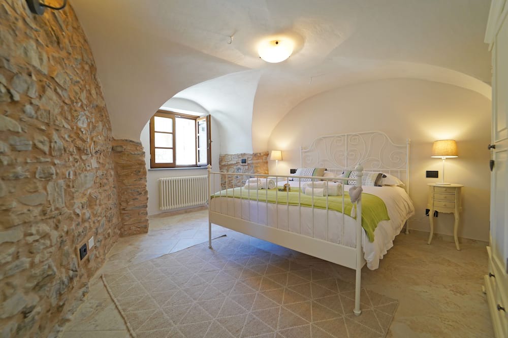 Photo of Bedroom in Licciana Nardi