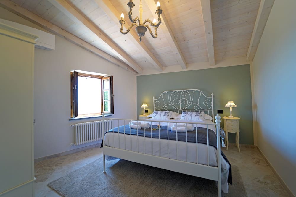 Photo of Bedroom in Licciana Nardi