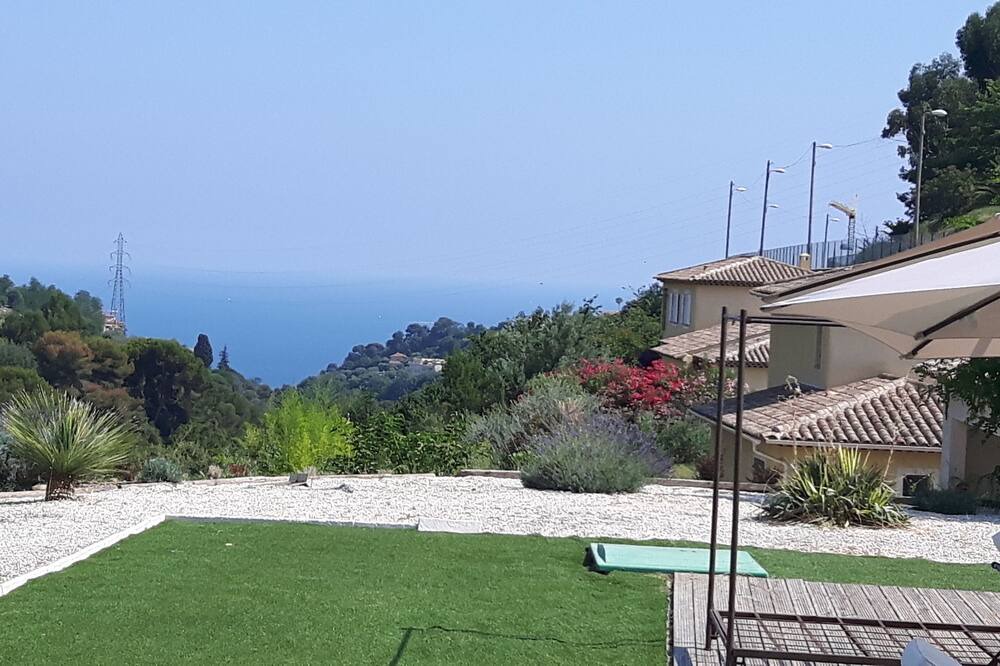 Photo of Outdoor in Saint Pierre de Feric