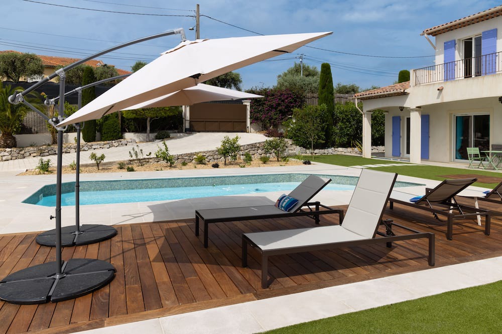 Photo of Outdoor in Saint Pierre de Feric