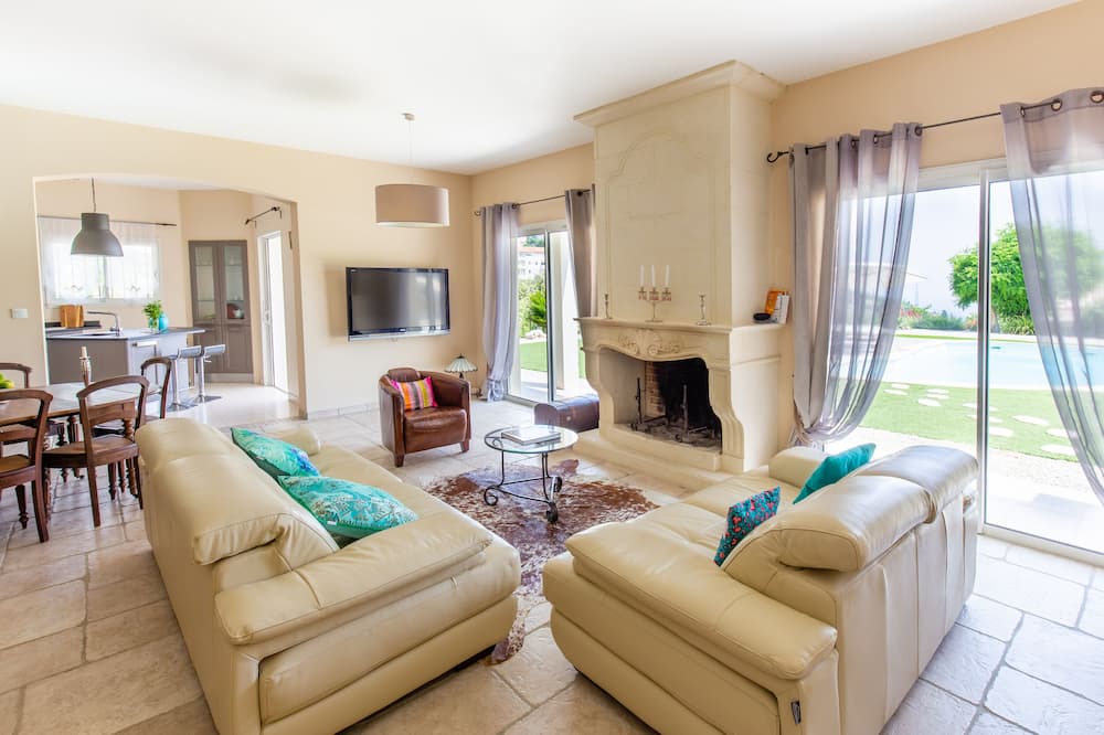 Photo of Livingroom in Saint Pierre de Feric